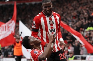 英超最新积分战报：大黑马3场不败，热刺险胜，落后曼联4分