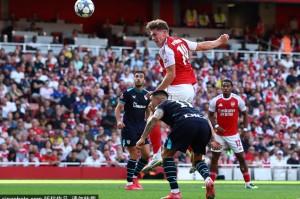 高清：哲凯赖什处子球萨卡传射 阿森纳3-0夺酋长杯
        
    高清：哲凯赖什处子球萨卡传射 阿森纳3-0夺酋长杯