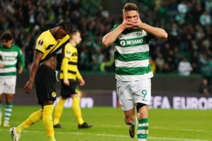 莱万决心全力助巴萨争夺西甲与欧冠冠军，续约一年意义何在，出乎意料的选择引发热议